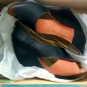 seychelles brown & black cross strap leather wedge